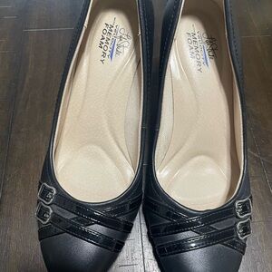 Life Stride Women's Black Pumps